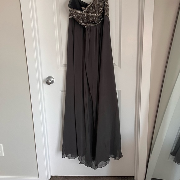 Grad/prom dress - Picture 1 of 3
